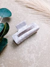 Load image into Gallery viewer, Pearl small clip
