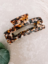 Load image into Gallery viewer, Golden Quart- Regular clip
